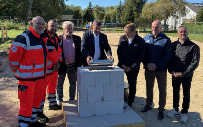 Landkreis Vorpommern-Greifswald legt Grundstein für neue DRK-Rettungswache in Hintersee